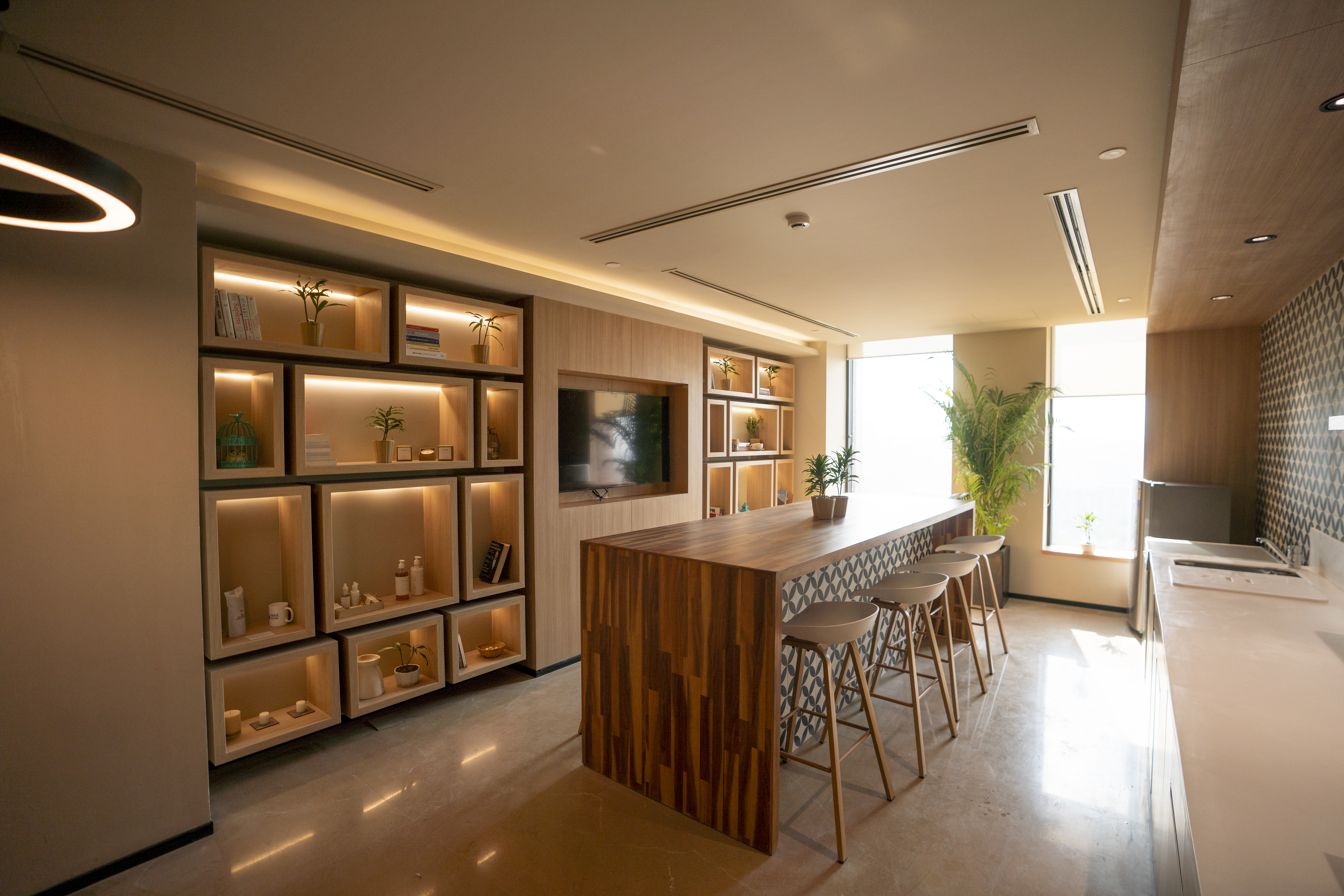 Workwell Suites office environment designed for comfort and efficient work 

Think about your last workplace; did it inspire you, energise you, or simply fill your workday? 

 